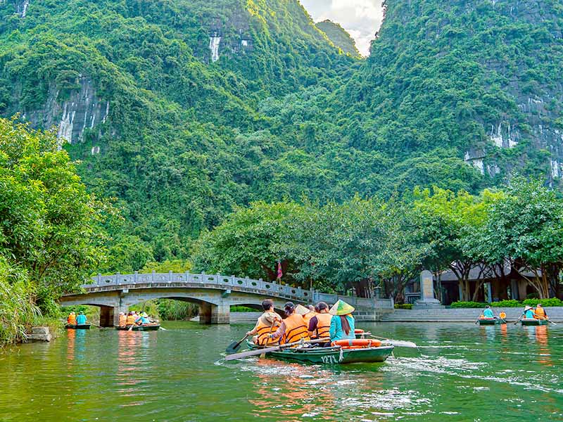 Hanoi - Ninh Binh - Bai Dinh Pagoda - Trang An Grottoes - 1 Day